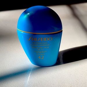 Shiseido UV liquid foundation Medium ivory.